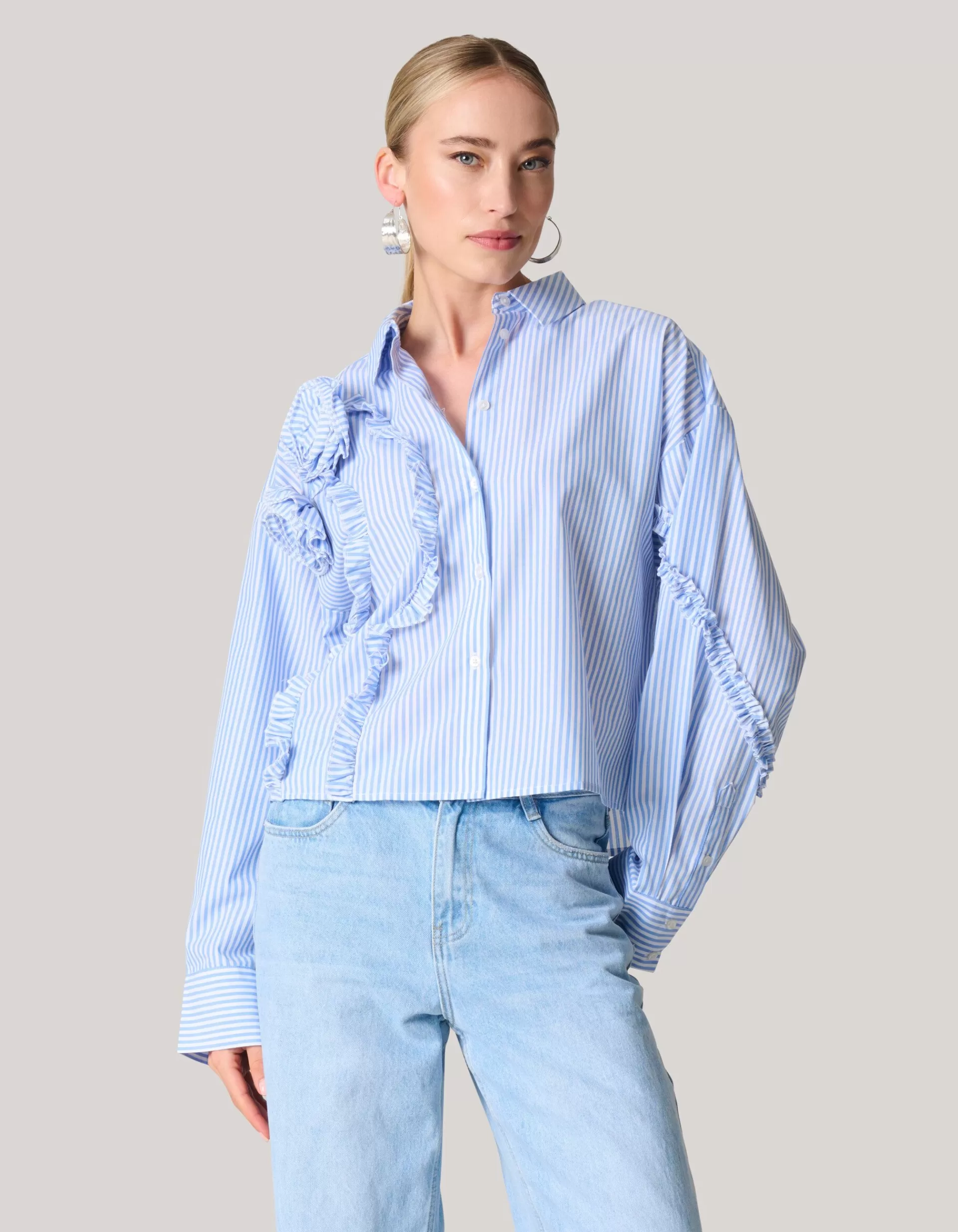 Pinstripe Ruffle Blouse Lichtblauw>Shoeby Online