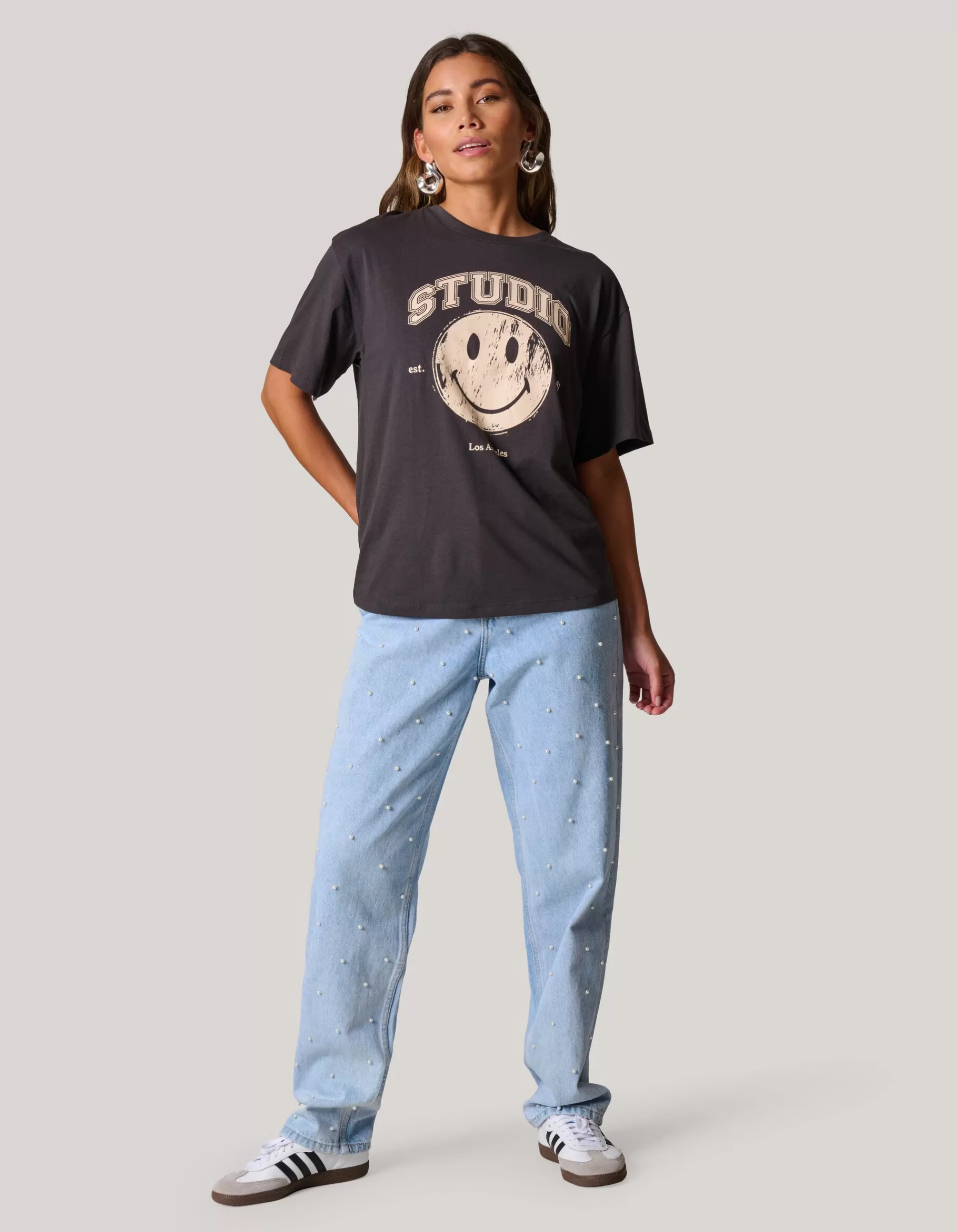 Smiley Artwork T-shirt Donkergrijs>Shoeby Best Sale