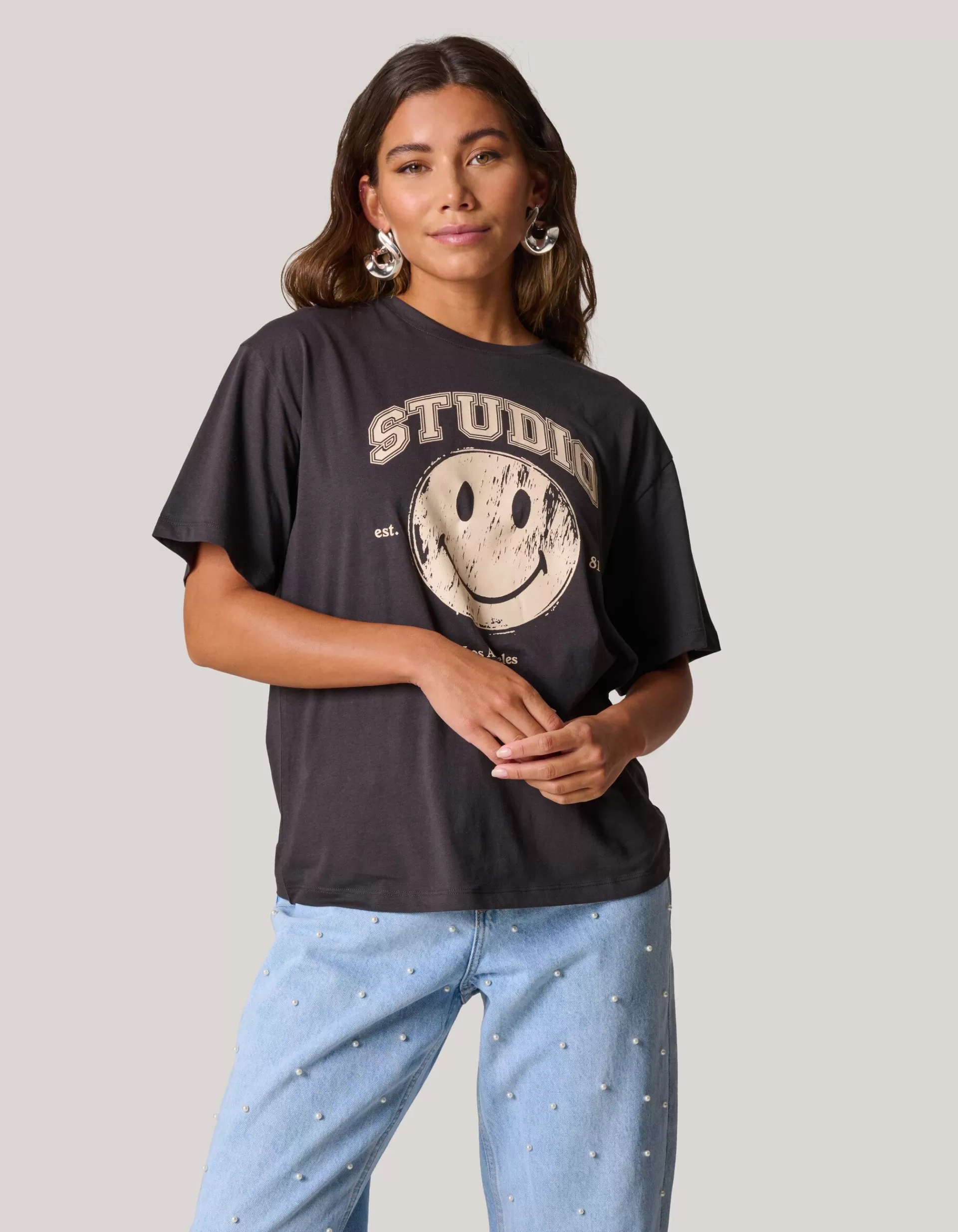 Smiley Artwork T-shirt Donkergrijs>Shoeby Best Sale