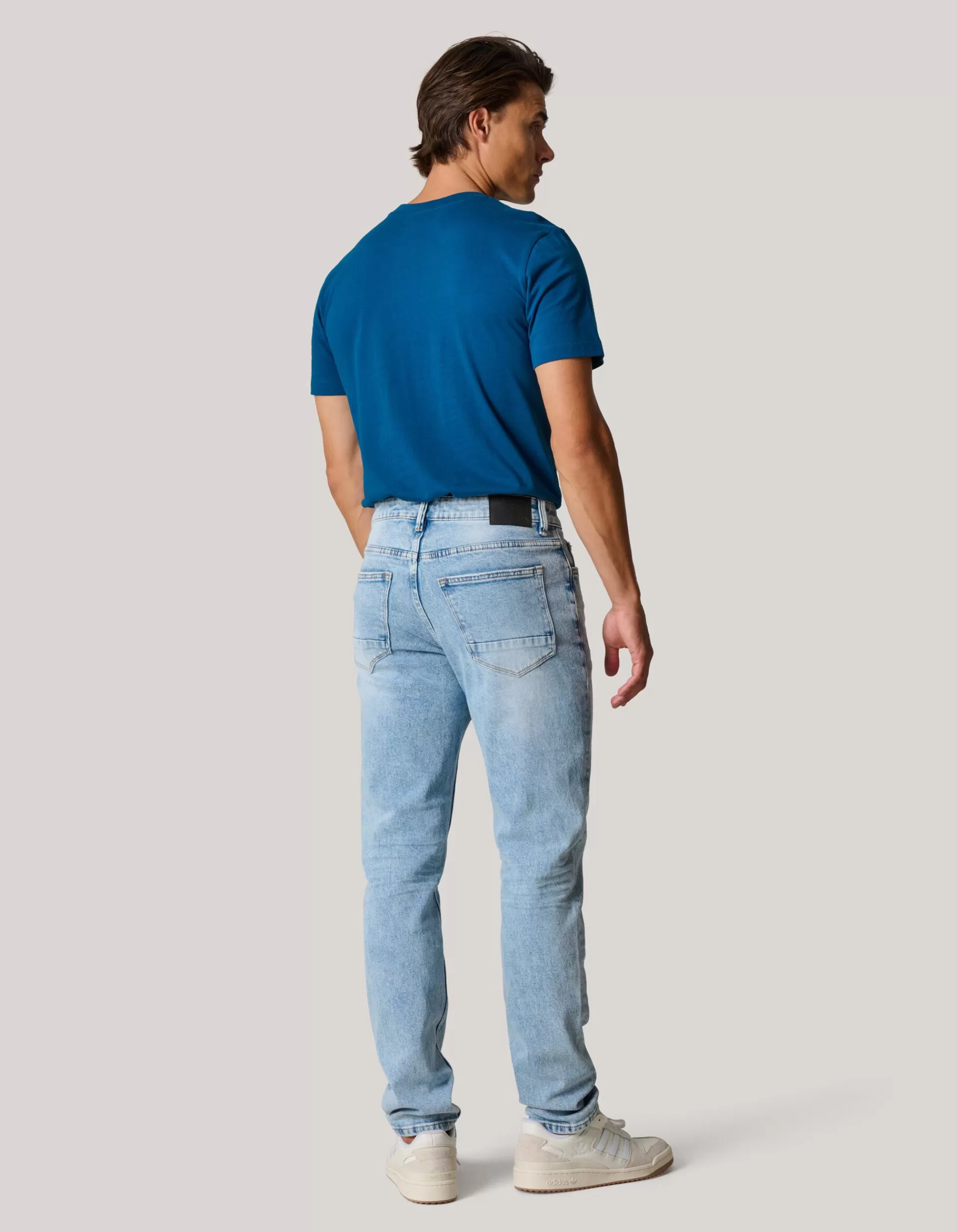 Tapered Fit Jeans Lichtblauw L32>Shoeby Outlet